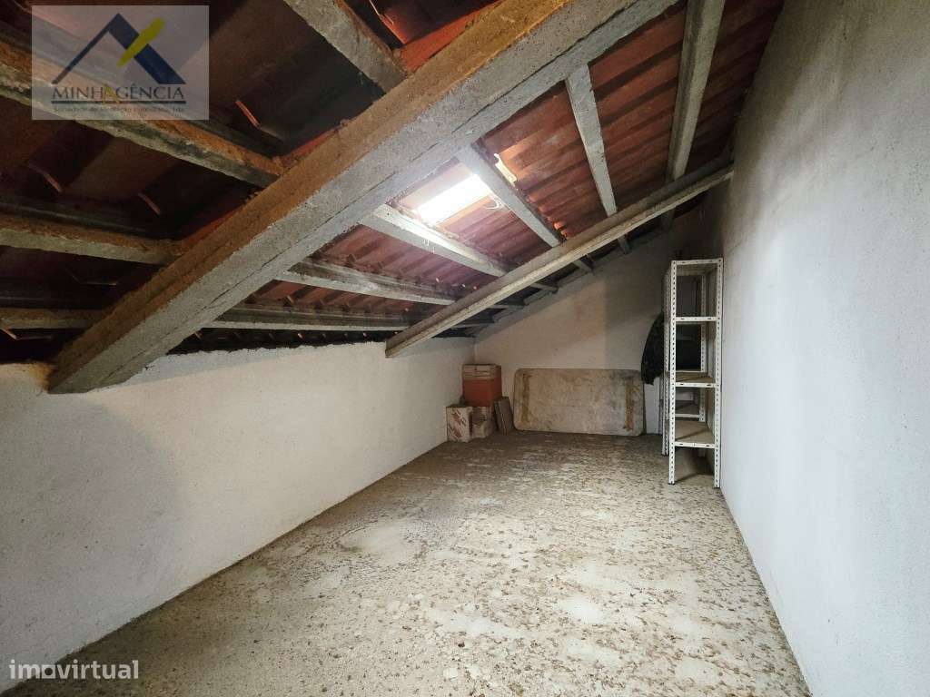 Apartamento T3 com terraço e garagem no Bairro Dias em Setúbal-33