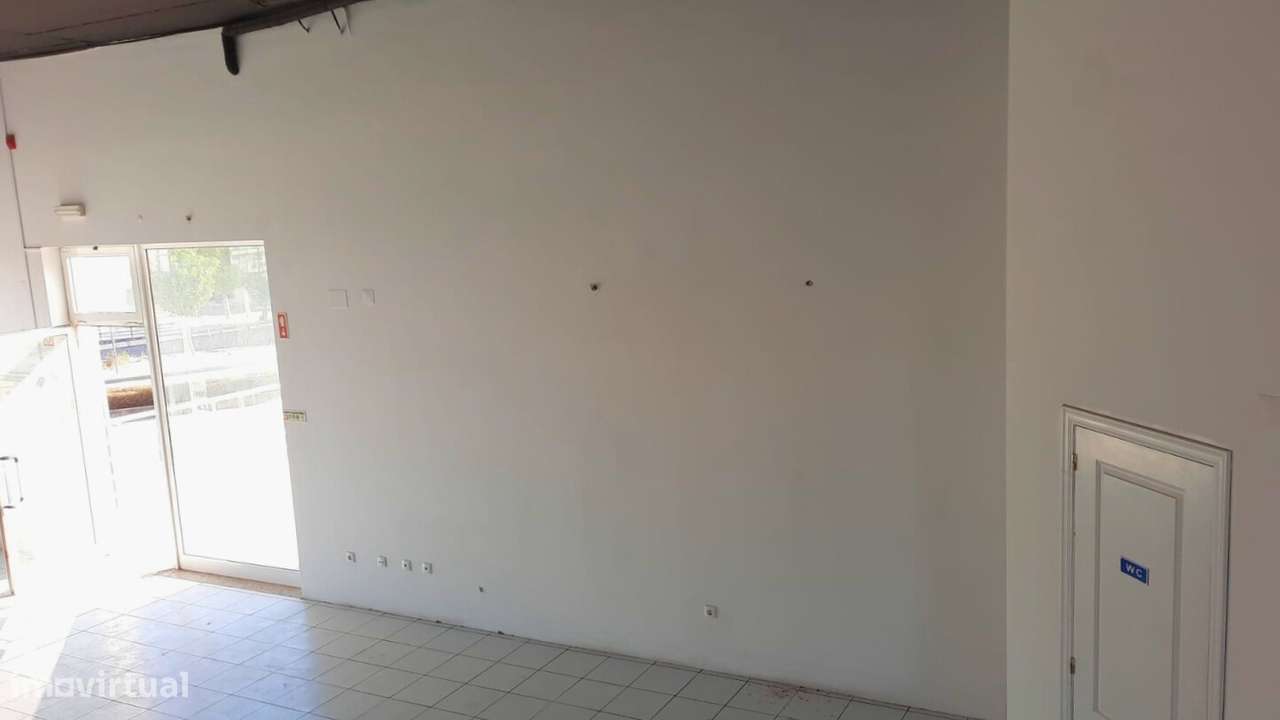 Loja Comercial em Localização Privilegiada Armação de Pêra - Grande imagem: 4/11