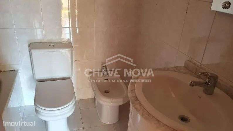 Apartamento T2 com área total de 87 m², localizado em Arcozelo V.N.G-7