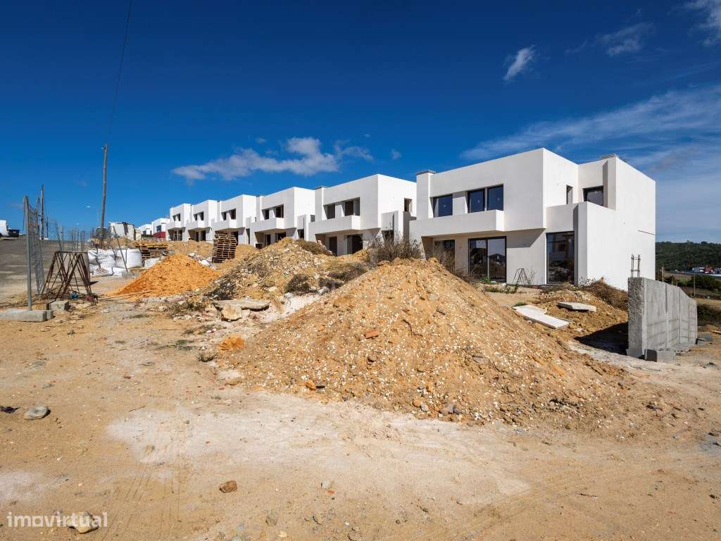 Moradia T4 nova com piscina e de Design moderno, em Mafra.-39