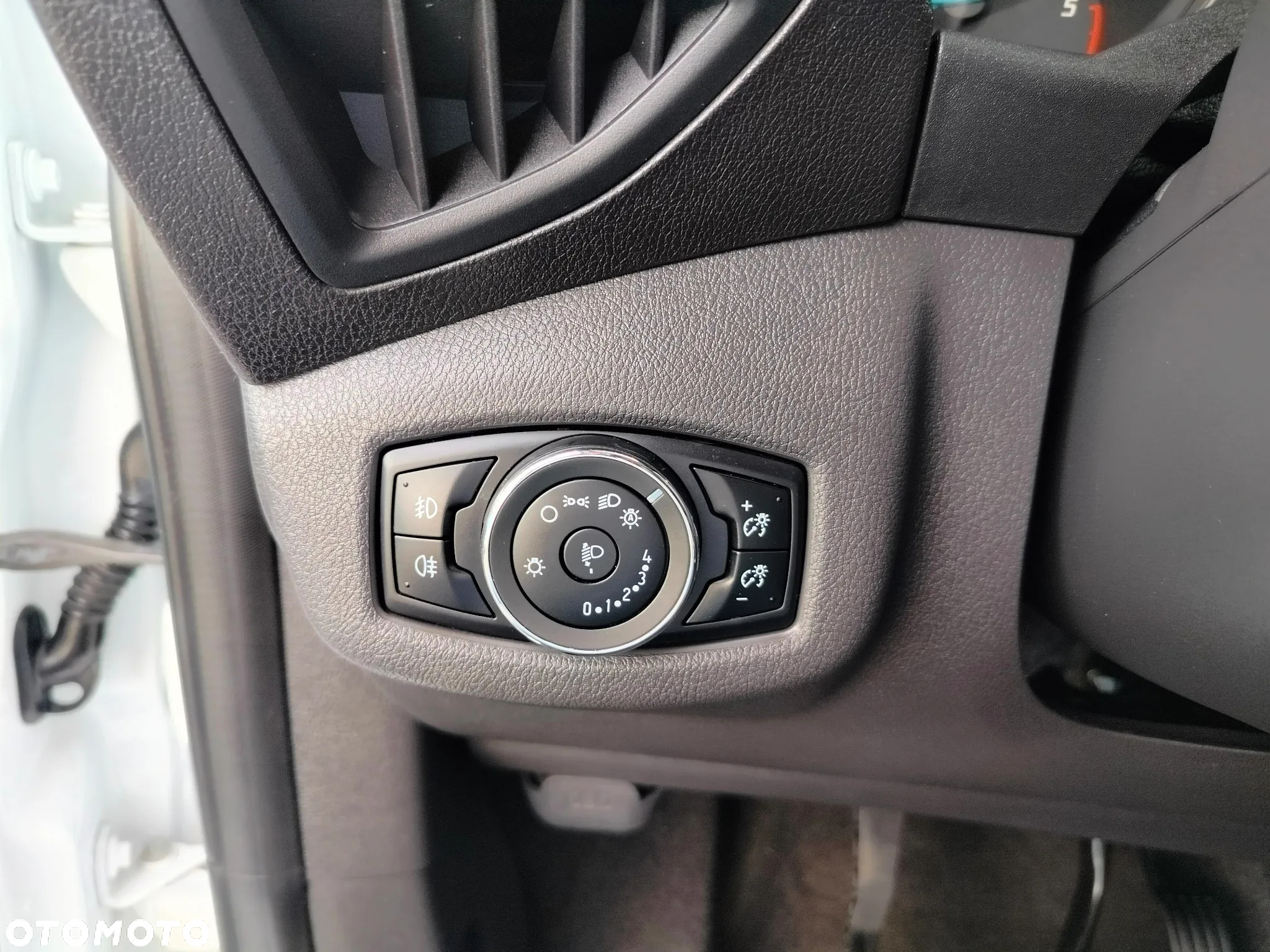 Ford Tourneo Connect 1.5 TDCi Titanium - 19