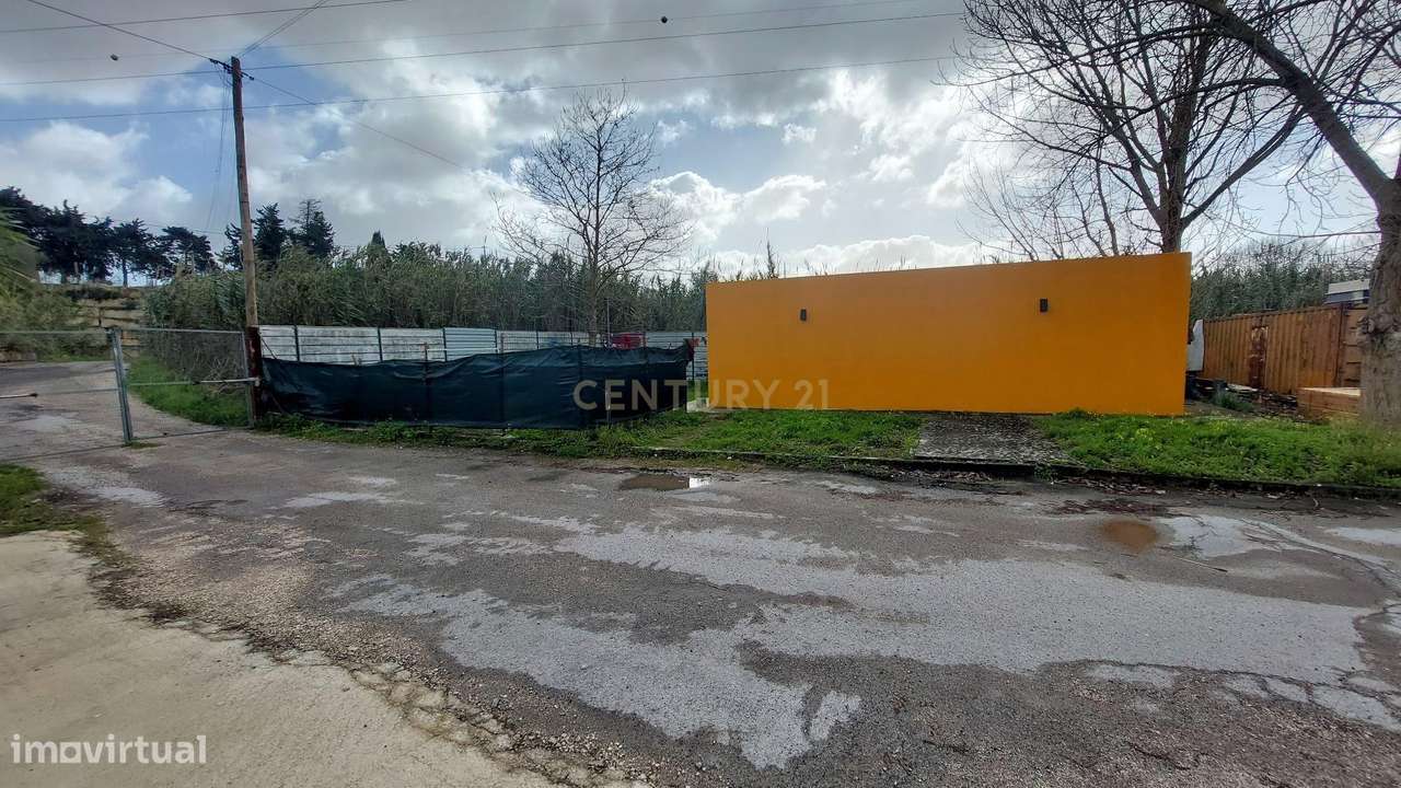 Terreno Multiusos (7680m²) com rendimento-15