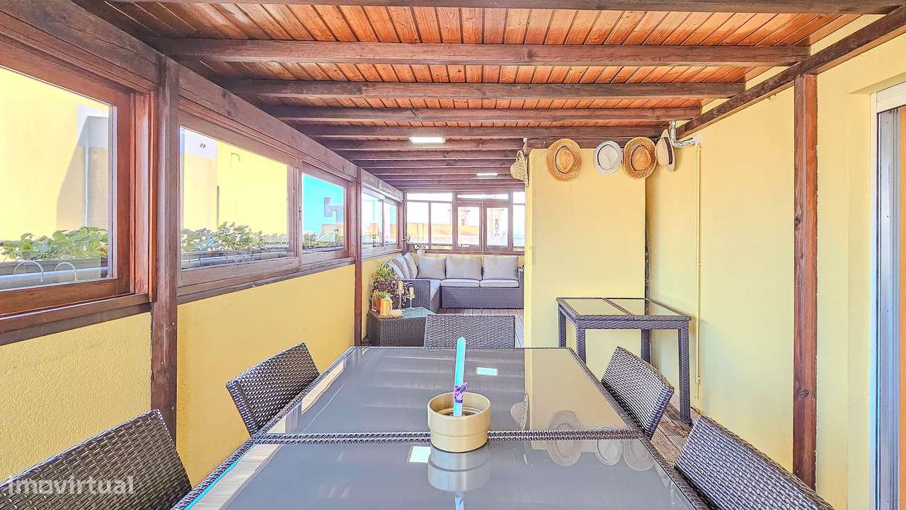 Apartamento T2 no Bonfim, Porto, terraço fechado e varanda.-8