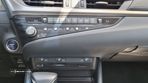 Lexus ES 300h Special Edition - 11