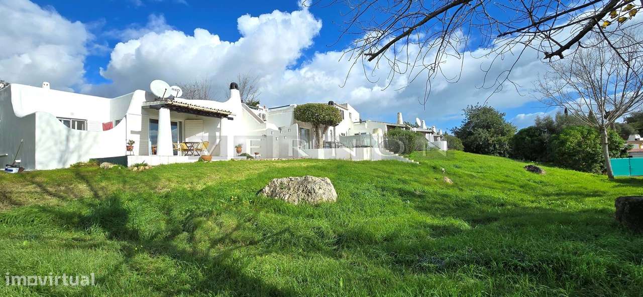 Moradia térrea geminada com 2 quartos - Quinta do Paraiso Carvoeiro, A-8