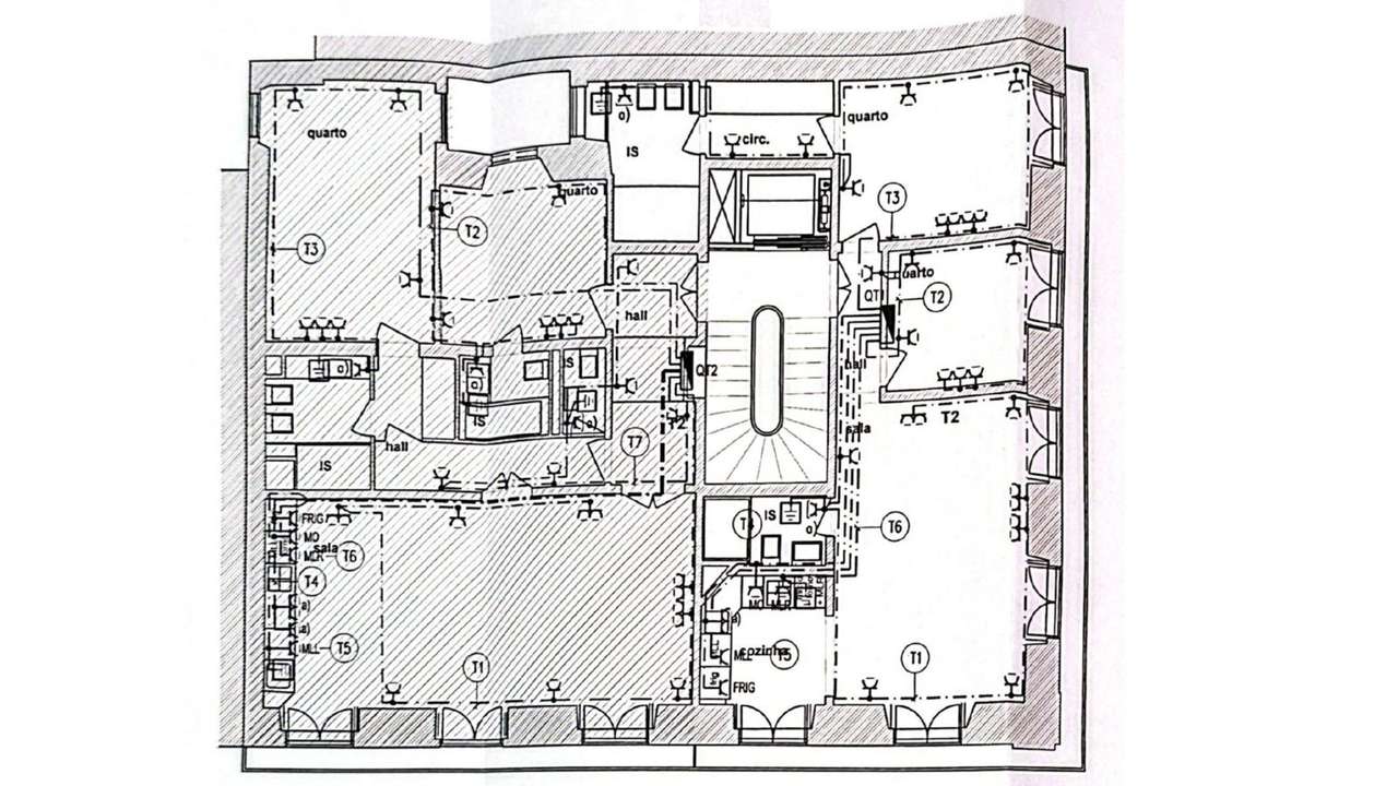 Apartamento T2 de Luxo com Varanda a Sul, Vista Rio e Prédio Totalment-25