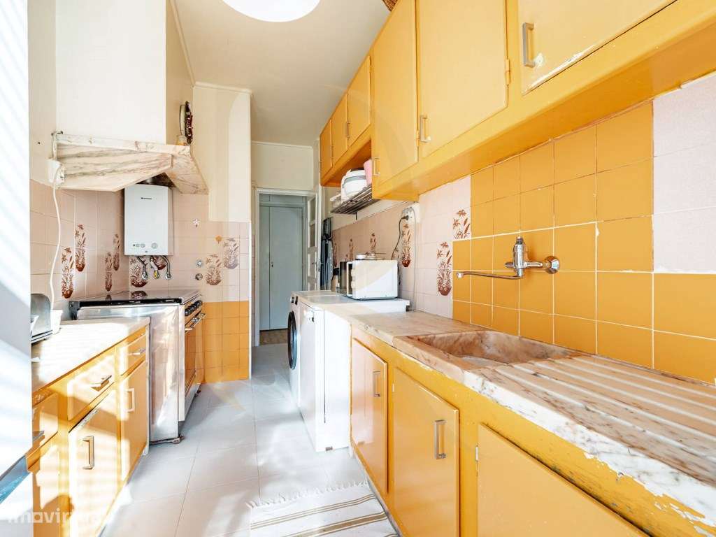 Apartamento T2 com quintal e elevador em Ajuda - Lisboa-4