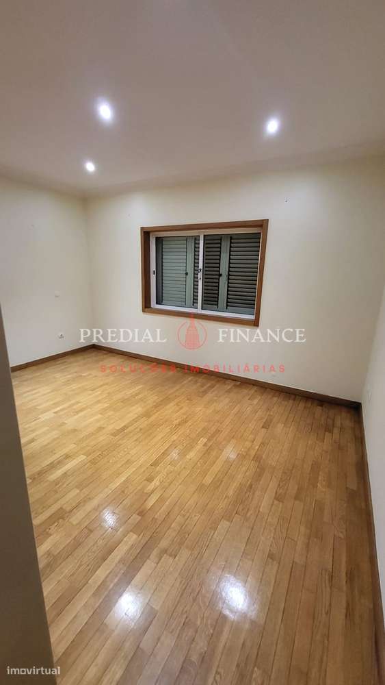 Moradia T4 com Jardim, Terraço, Garagem Dupla e Área de Barbecue — Exc-14