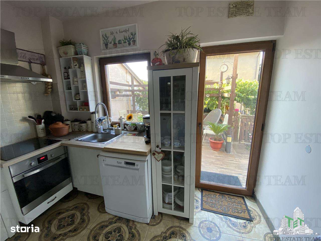 Vila spatioasa cu 3 apartamente si acces separat in Fundeni Dobroiesti-10
