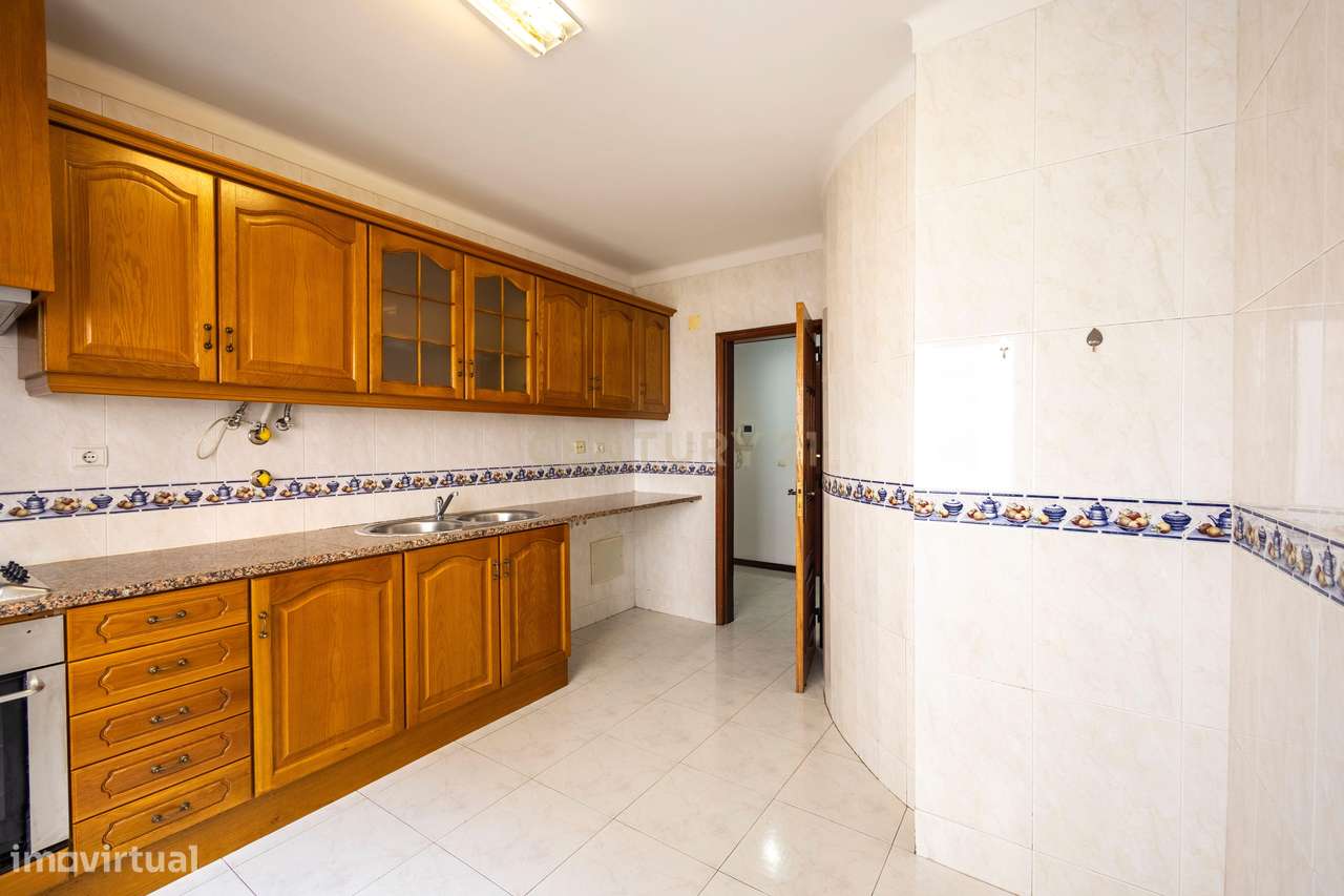 Apartamento T2 com varanda e lareira em zona calma - Grande imagem: 4/22