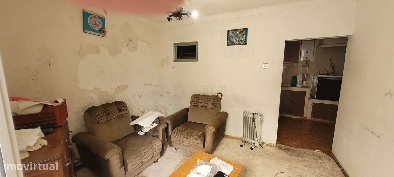 Moradia T2 em banda para reabilitar em Cortegana - Alenquer - Grande imagem: 5/7