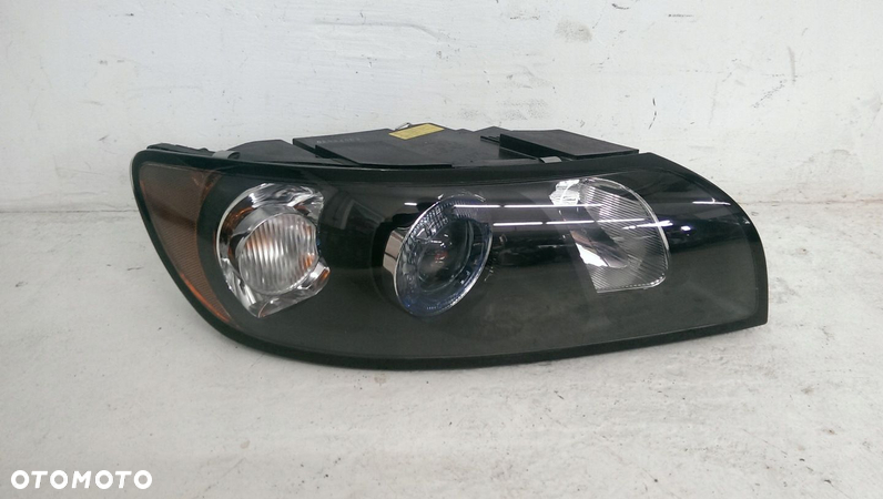 Lampa przednia prawa Volvo V50 S40 Xenon - 1