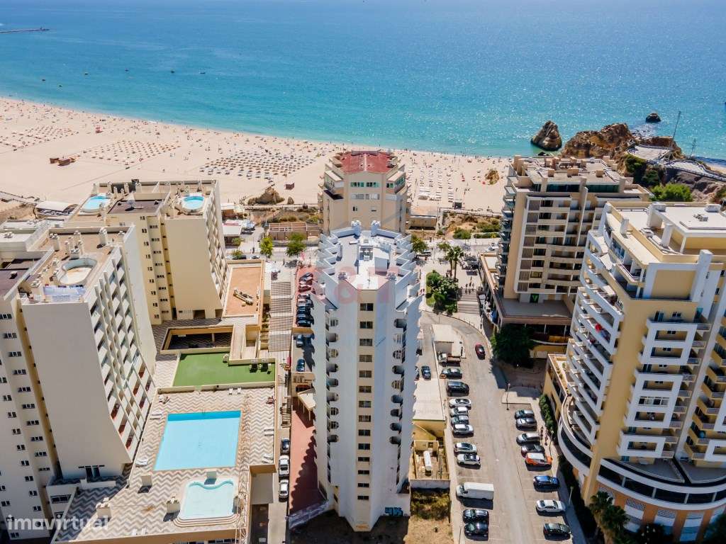 T2 remodelado na 1ª linha da Praia da Rocha-34