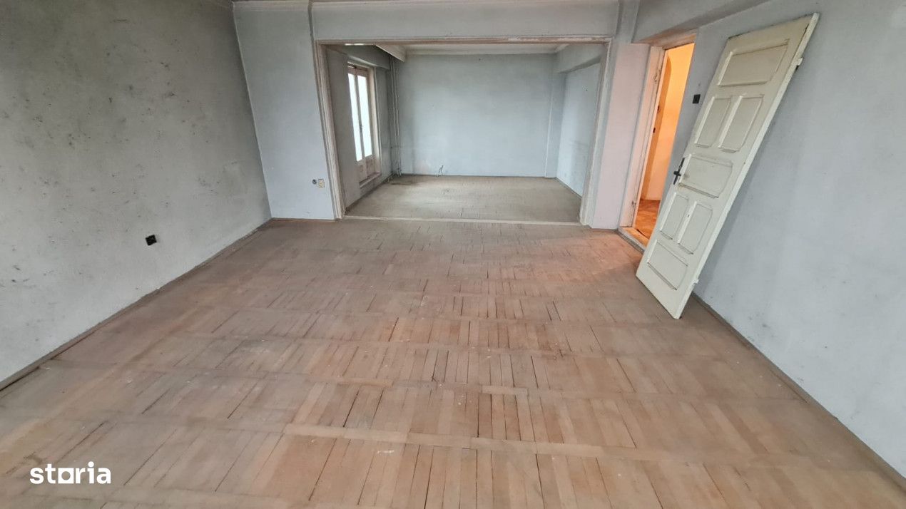 Apartament 3 camere Calea Bucuresti - zona Regent, suprafata = 94 mp