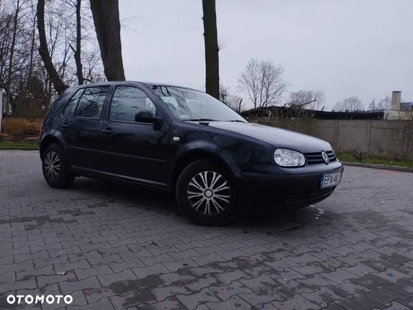 Volkswagen Golf - 1