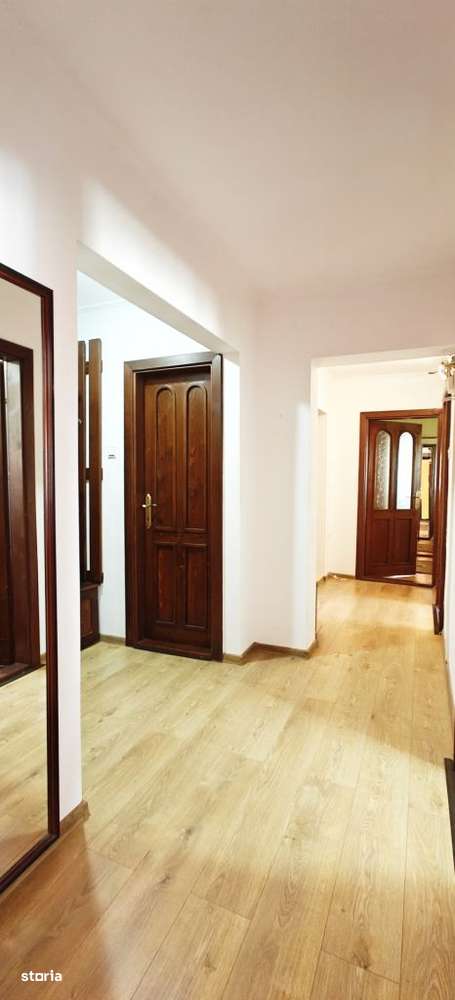COMISION 0% Apartament 3 camere decomandate/2 bai/balcon/pivnita/Siret-11