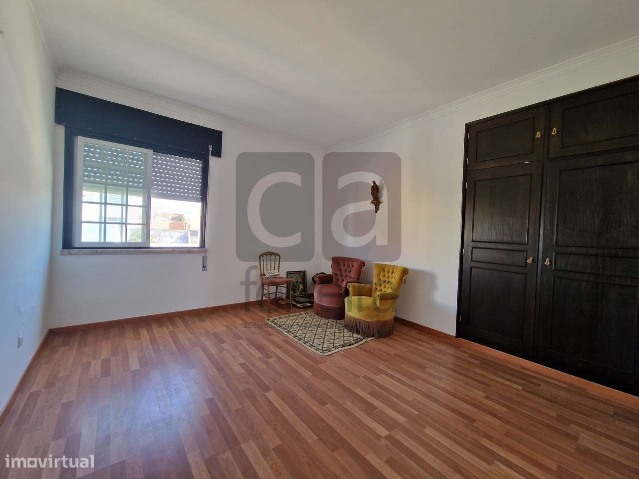 Moradia T3+1 no centro de Almeirim com garagem ampla e quintal-16