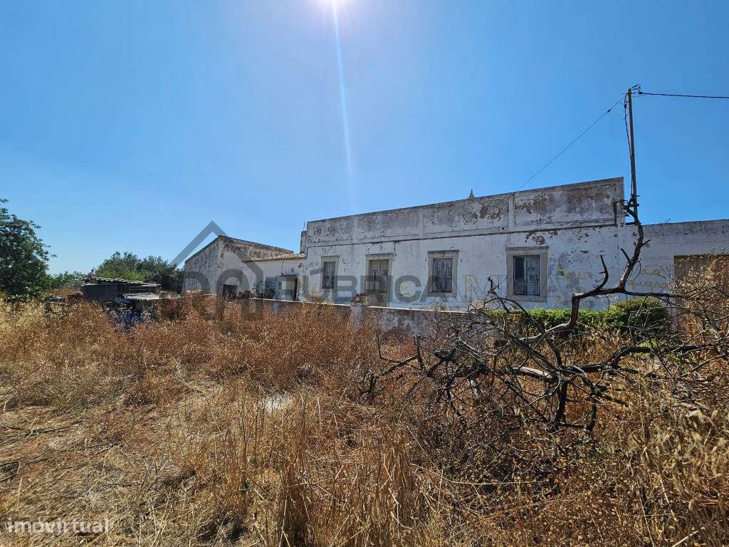 Casa com herdade de 30 mil m2 a sul de Loulé com enorme potencial-0