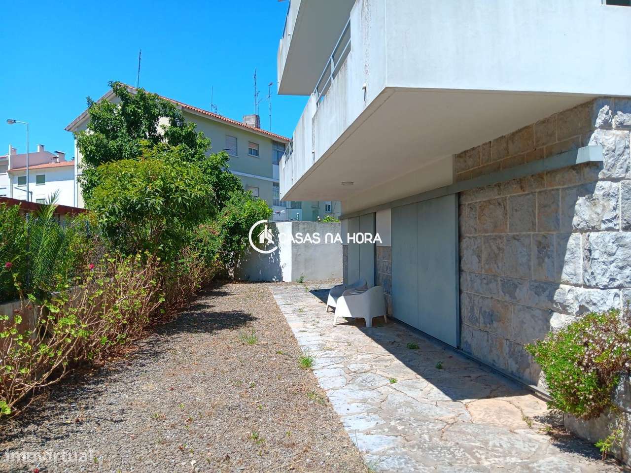 Moradia T3+T1  na Rua João das Regras, junto à Avenida de Sintra.-29