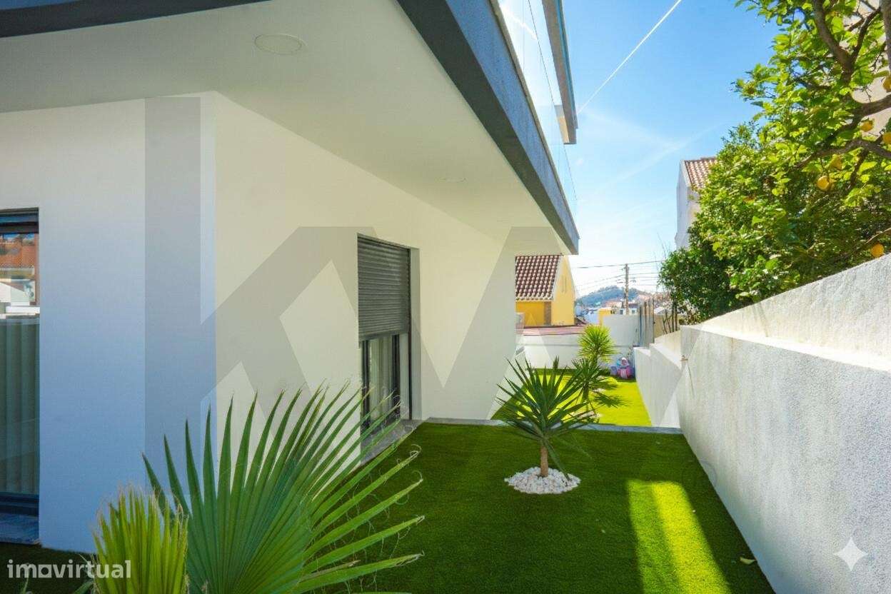 Luxo e exclusividade em Famões com vista sob Lisboa-7