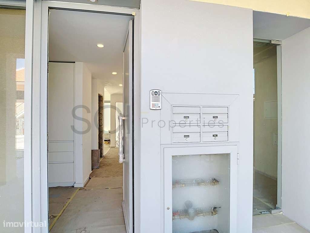 Apartamento T1 com logradouro 42m2, na Quinta do Conde - Grande imagem: 4/33