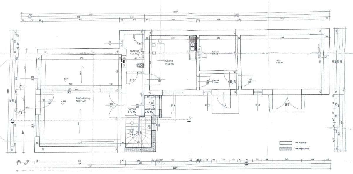 Dom z potencjałem i ogromną działką!-10