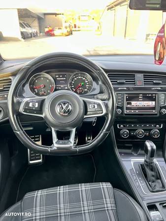 Volkswagen Golf GTD 2.0 TDI SCR DSG - 9