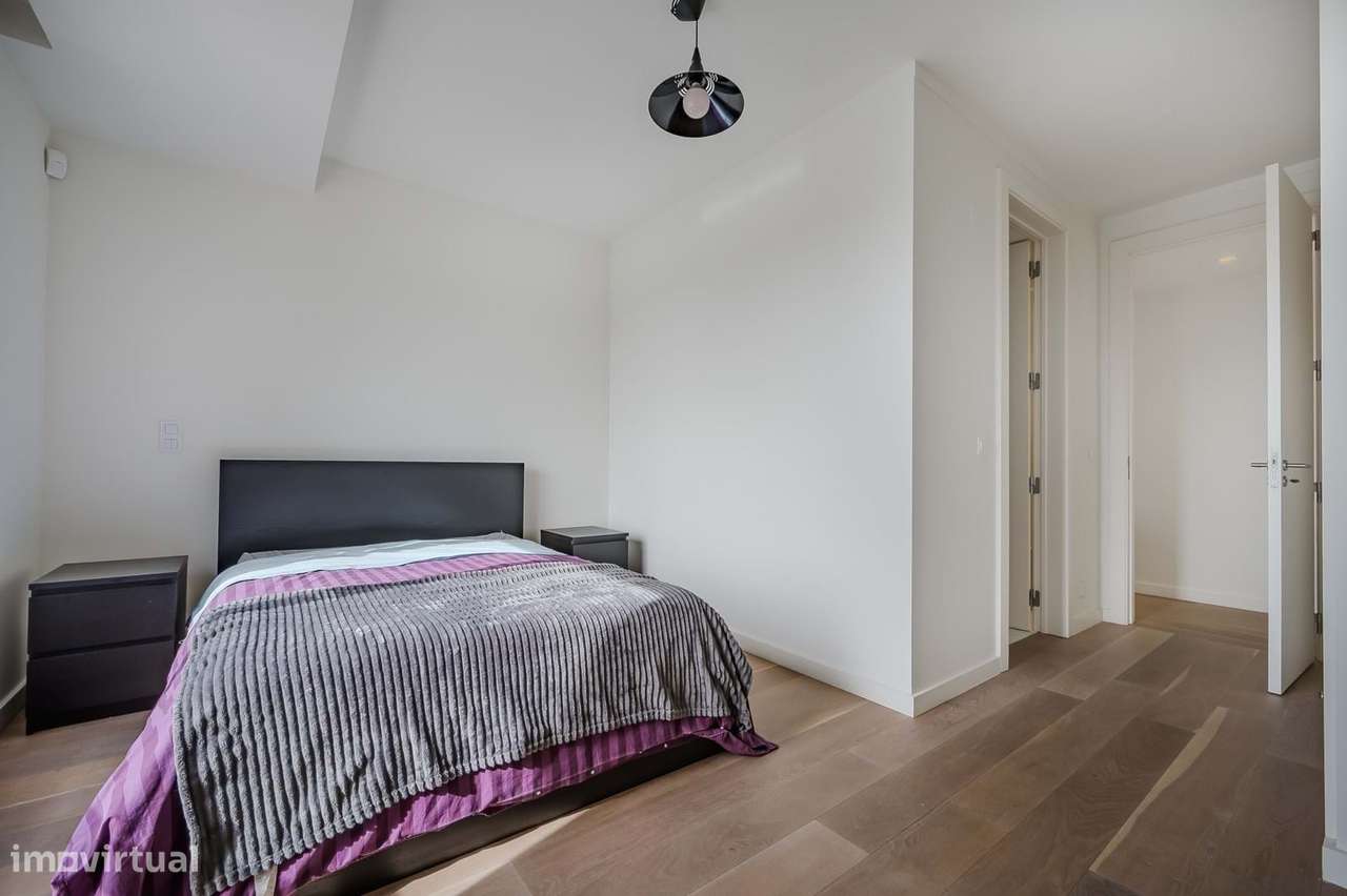 Moradia T4 com Piscina e Terraços Panorâmicos, Parede-42