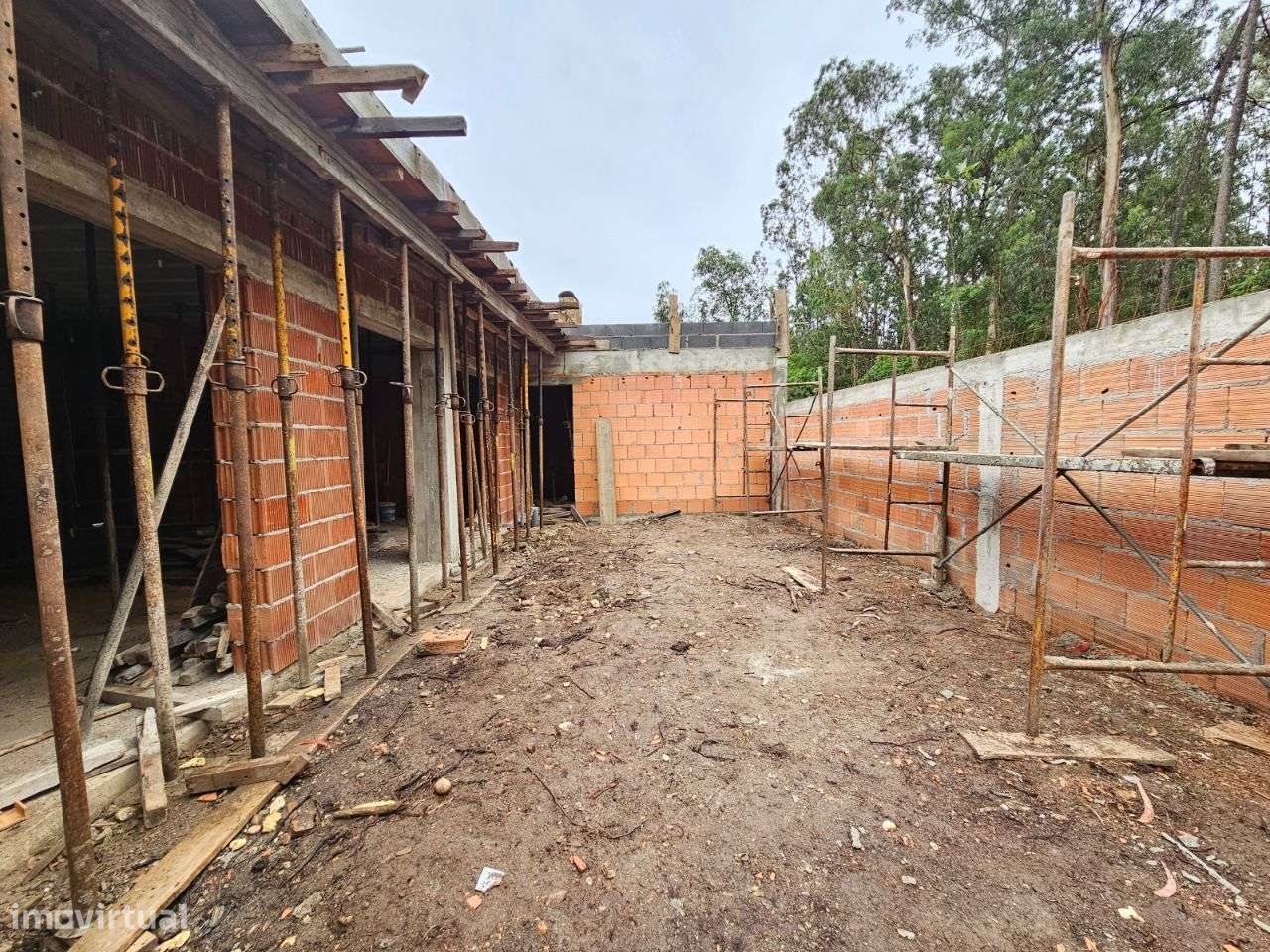 Moradia T3+1 em construção localizada na Quinta do Loureiro, Cacia - Grande imagem: 2/18