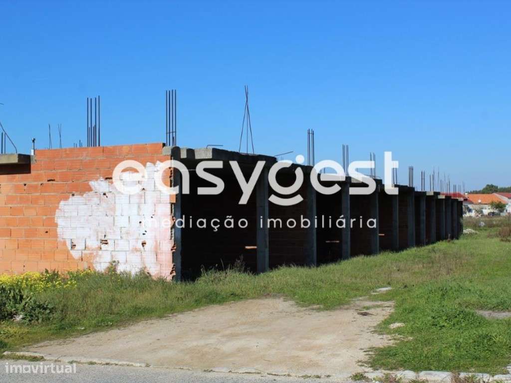 Terreno para construção com 6 moradias já iniciadas, com 170m2 área - Grande imagem: 4/40