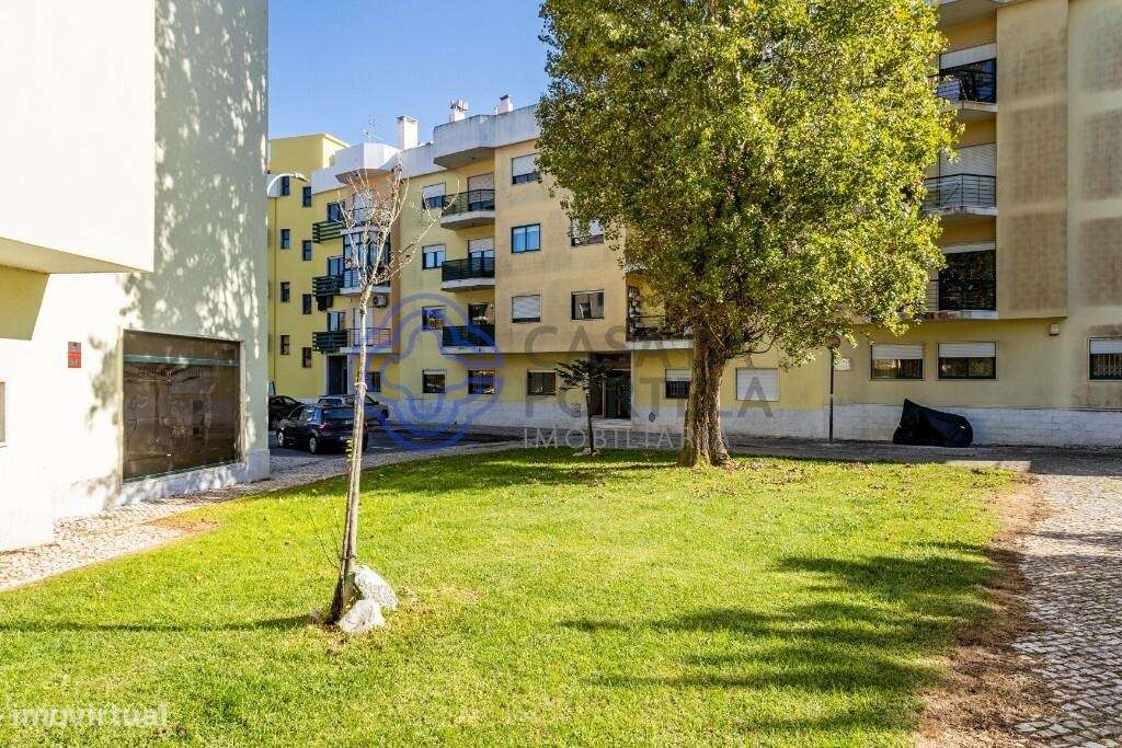 Amplo T3 com Suíte, Arrecadação e Parqueamento em Casais de Mem Martin - Grande imagem: 4/40