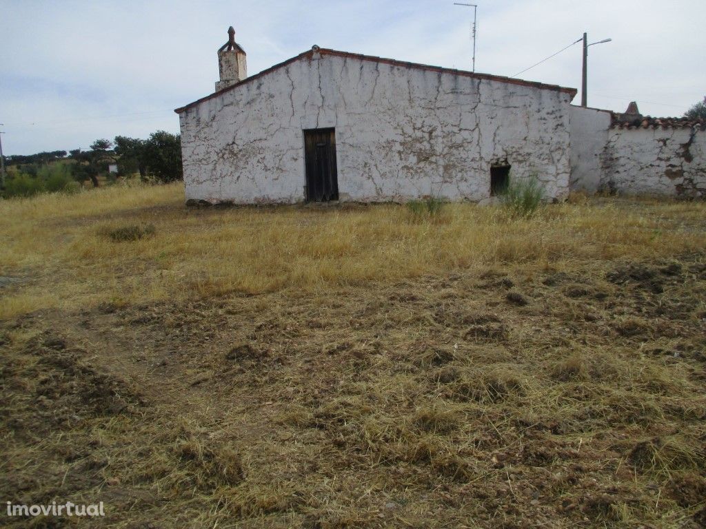 Quinta com 14,6 ha, próxima do Alandroal