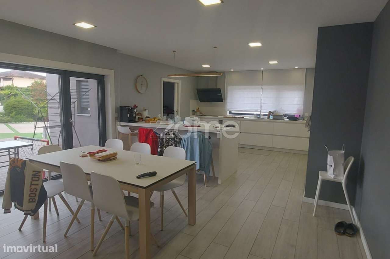 Moradia Térrea V3 com Piscina, Garagem e Terreno de 1.990 m² – Bust...-8