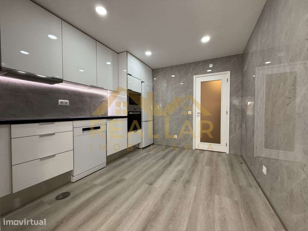 Apartamento T2 + 1 Remodelado em Vila do Conde - Grande imagem: 1/27