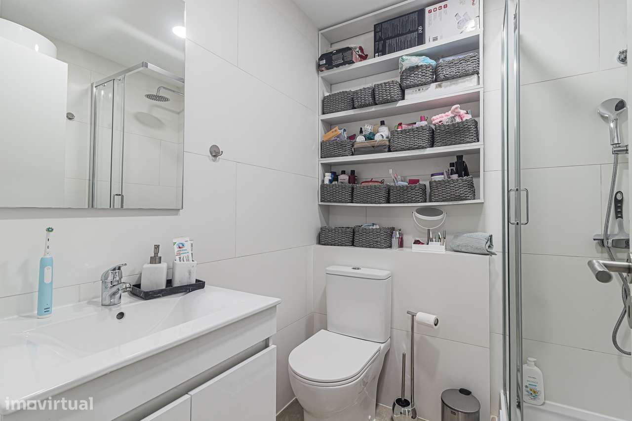 Apartamento T2 + 1 totalmente remodelado, Corroios prédio com elevador-23