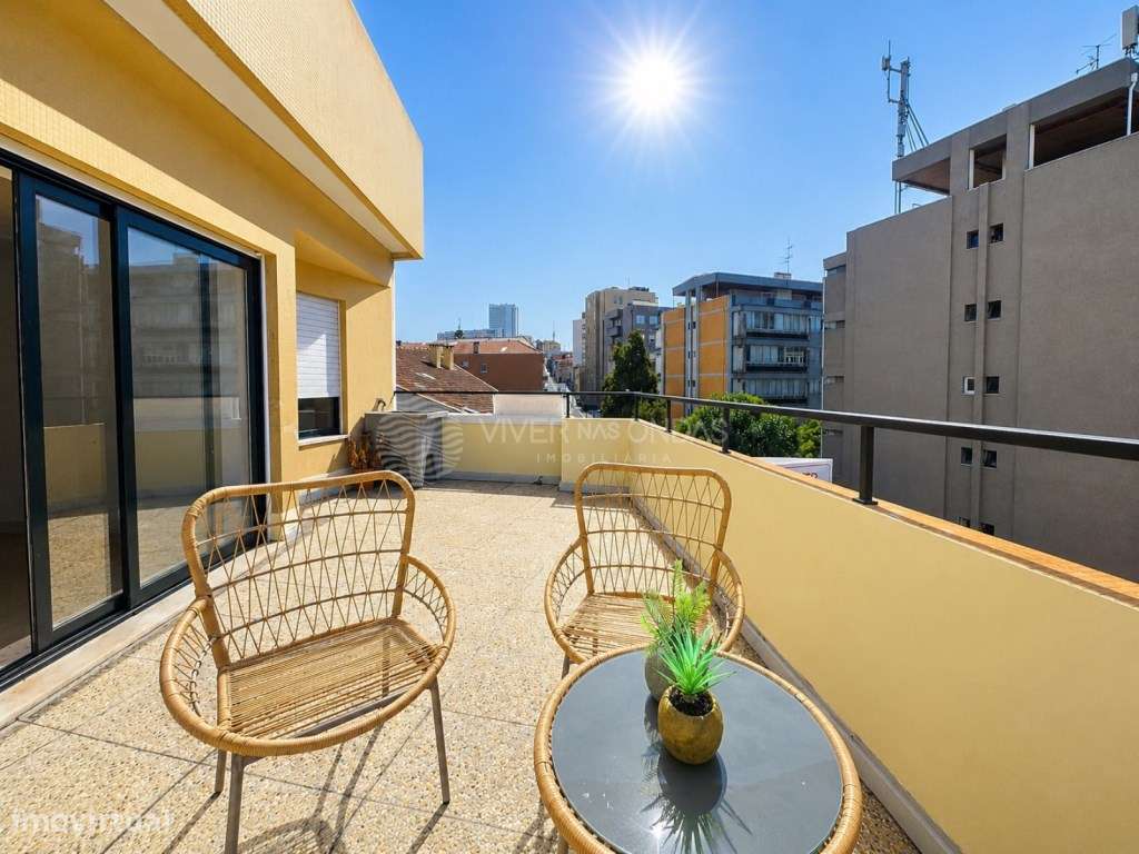 T2 Duplex com Terraço à porta da estação das Devesas e do Futuro Me...-21