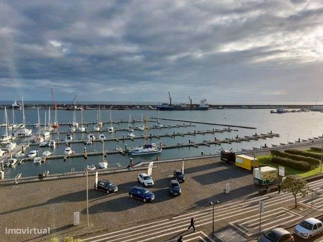 Dois andares nos 1º e 4º pisos com vista soberba mar e serra - Grande imagem: 3/13
