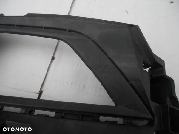 RAMKA KRATKA HALOGENU PRAWA VW POLO 2GS853666A 17- - 2