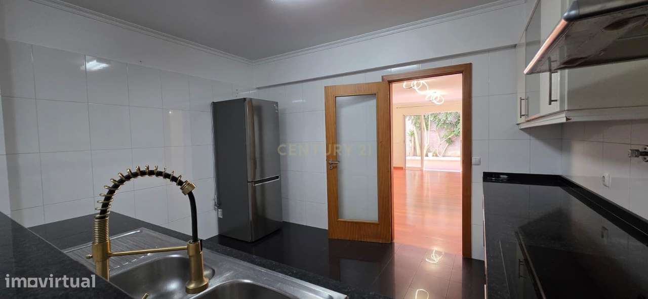 Apartamento T2+1 em Santo António-9