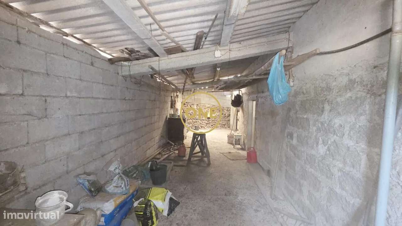 Moradia T4 para Restauro em Lousado com Projeto Aprovado-44