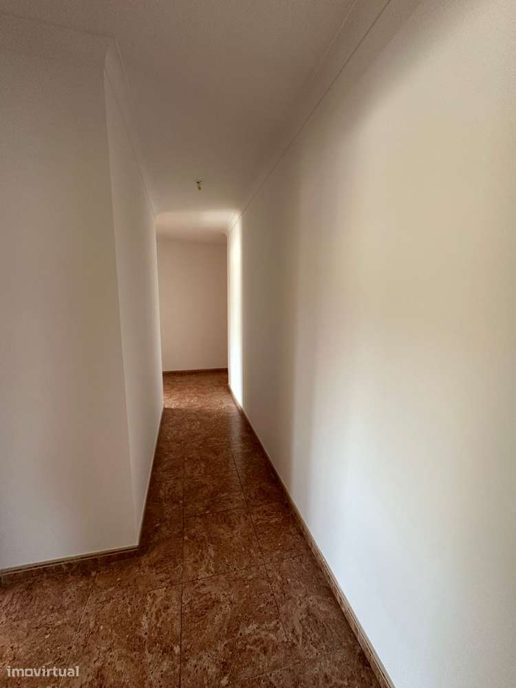 Apartamento T3 com Parqueamento Centro de Benavente-19