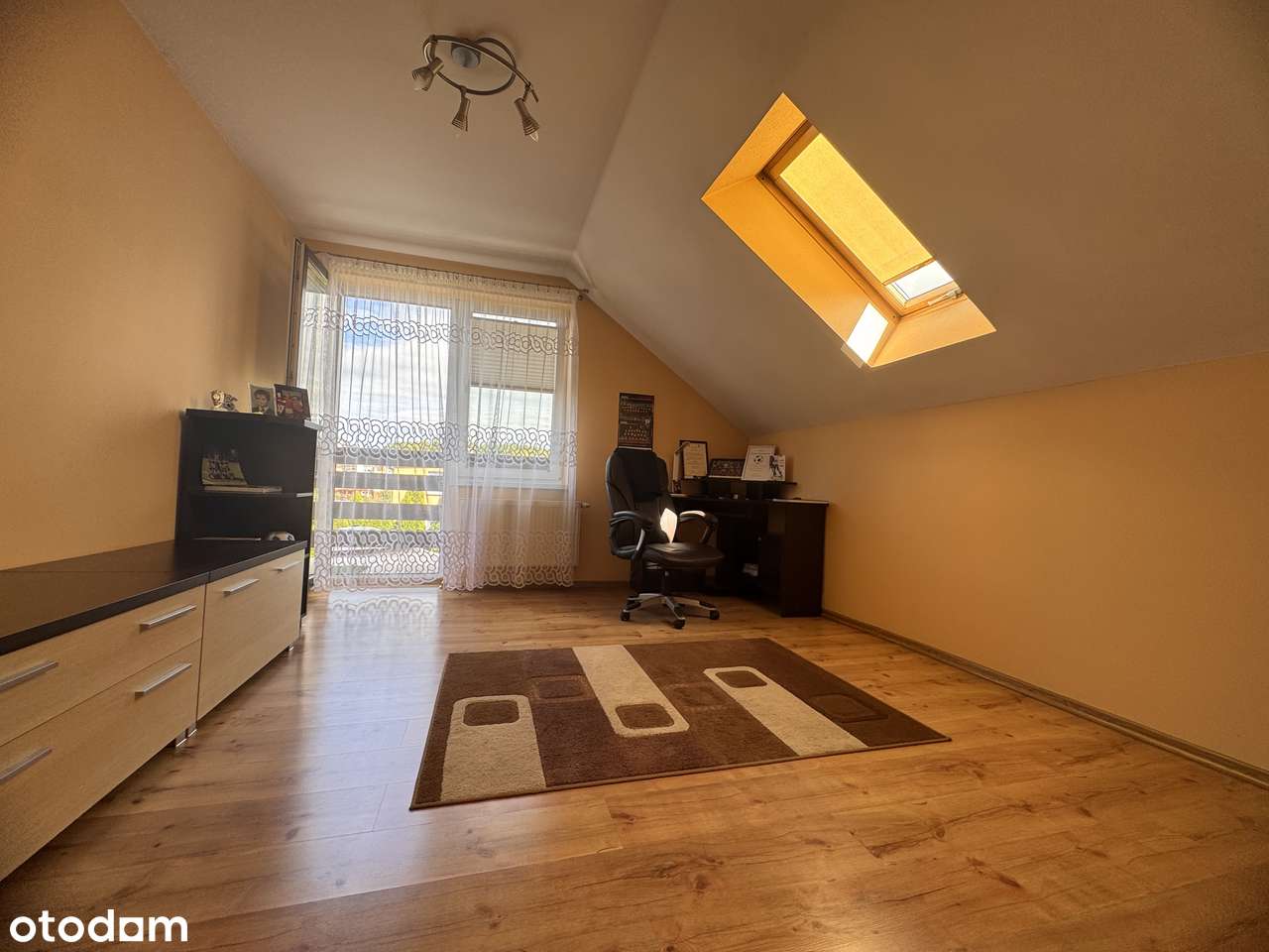 Wyjątkowa nieruchomość z częścią usługową-8