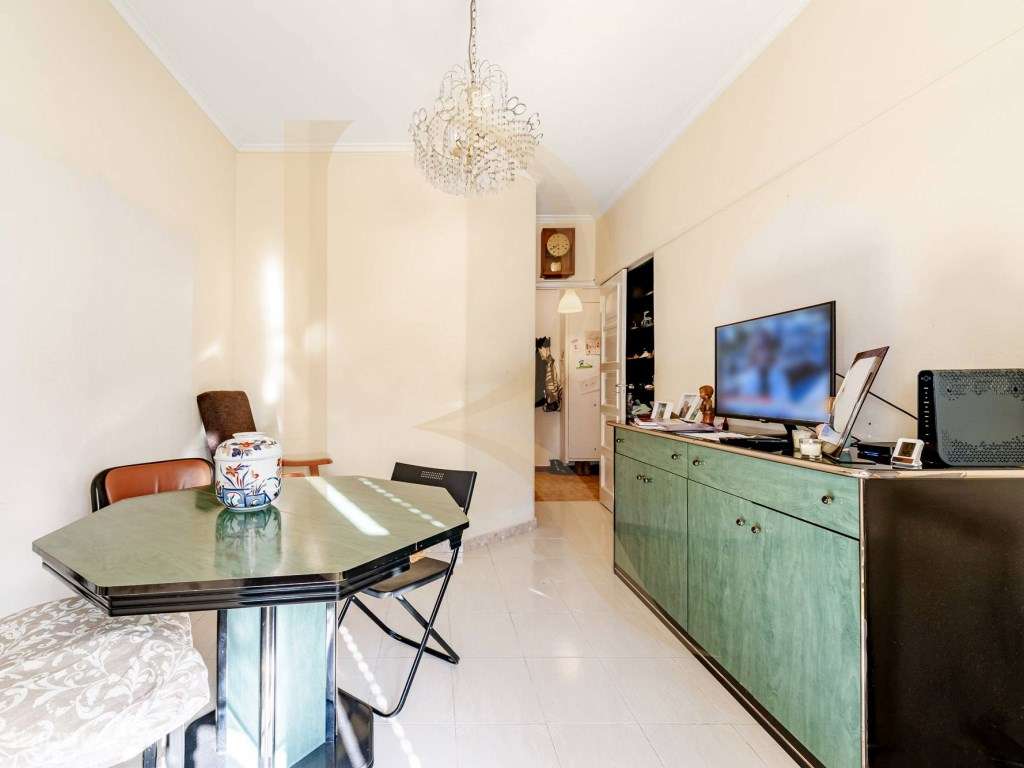 Apartamento T2 com quintal e elevador em Ajuda - Lisboa-11