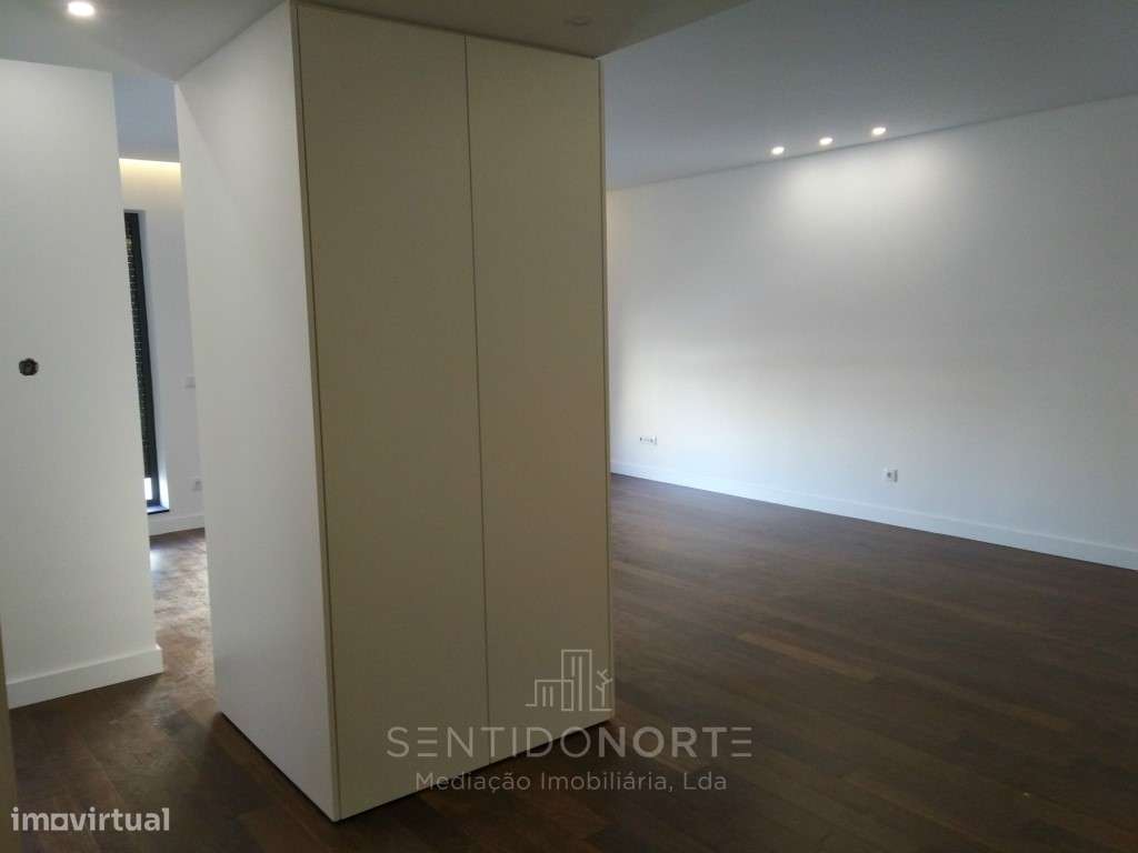 Apartamento T4 junto à Rotunda da Boavista-3