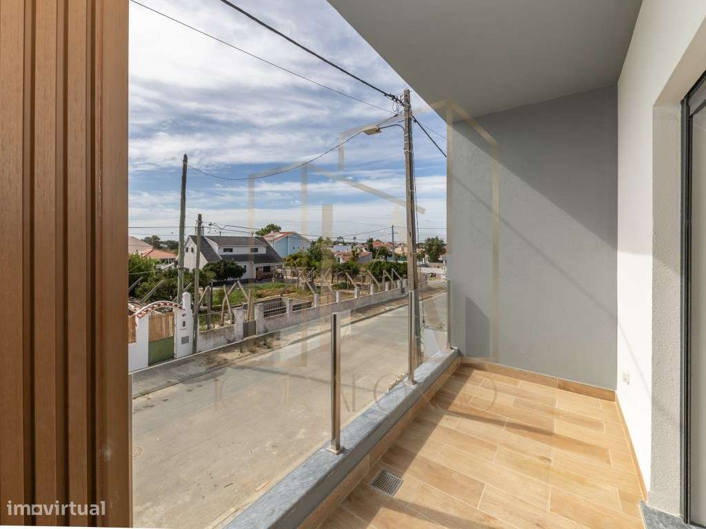 Moradia Geminada T3 com Suíte e Ótimo Espaço Exterior-33