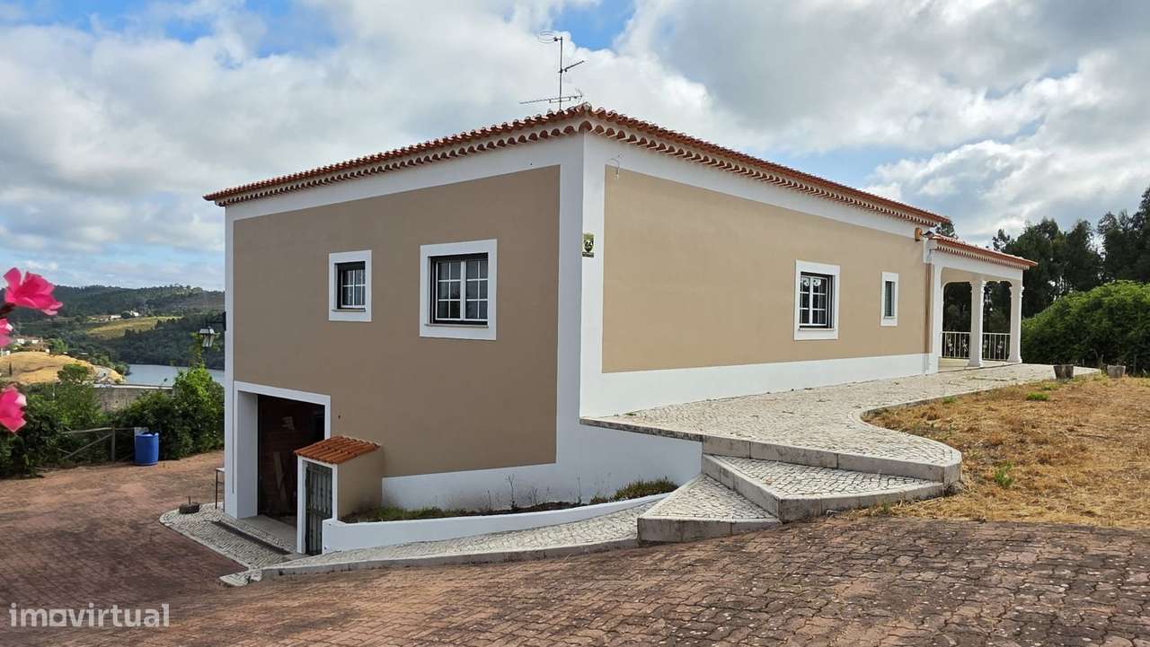 Excelente Moradia T3 com Vista Panorâmica sobre a Albufeira do Castel-13