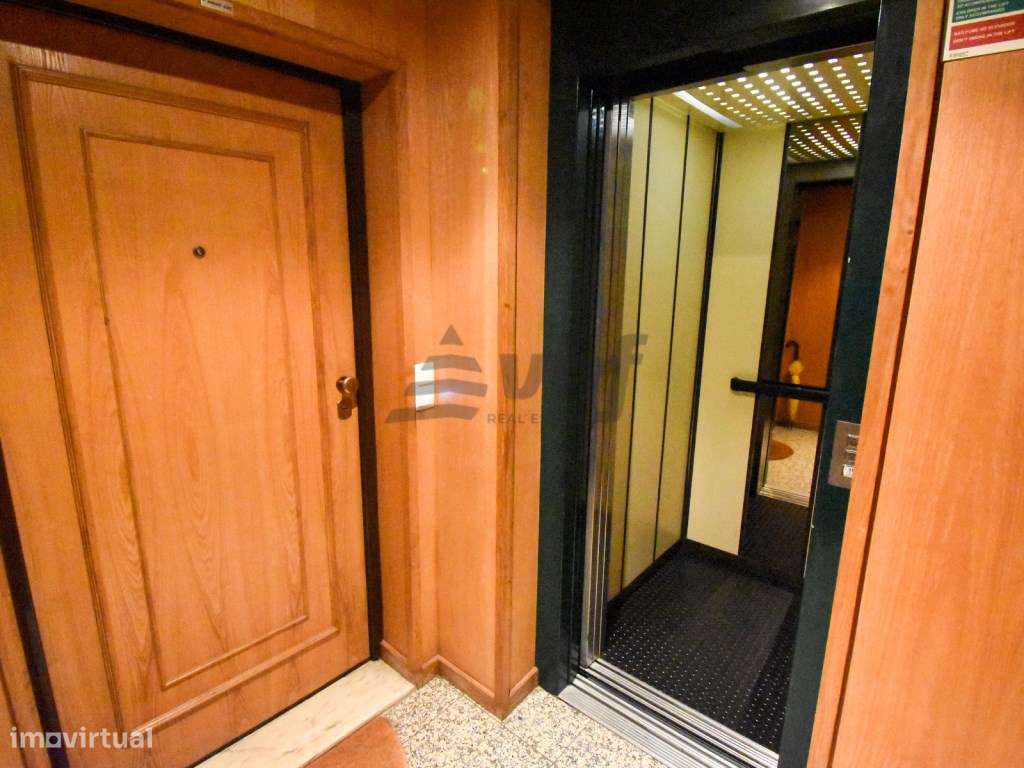 T2 espaçoso com varanda, garagem e excelente exposição solar-21