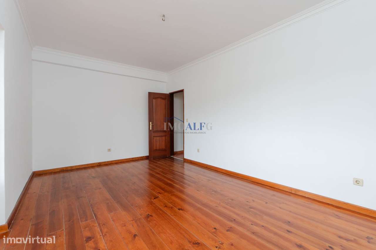 Moradia T7 com terreno perto de Vila Franca de Xira-34