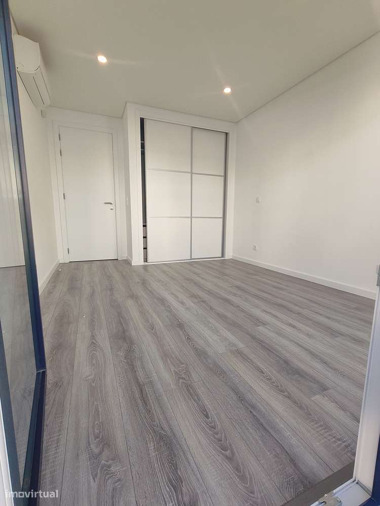 Oferta 1% do Valor de Aqusição - Moradia T4 + 1 com Piscina e Garagem-15