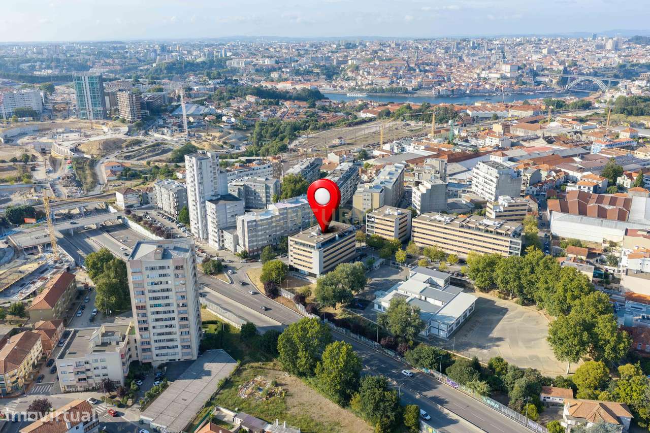 T4 com elegância e centralidade: O Seu Próximo Lar em Vila Nova de Gai-21